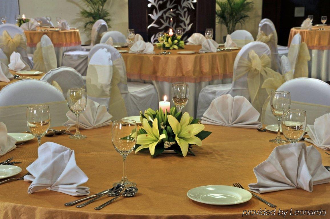 Country Inn & Suites By Radisson, Gurugram Sector 12 Gurgaon Restoran fotoğraf